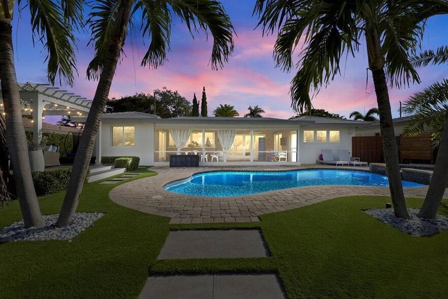 Building Photo - 6251 NE 19th Ter