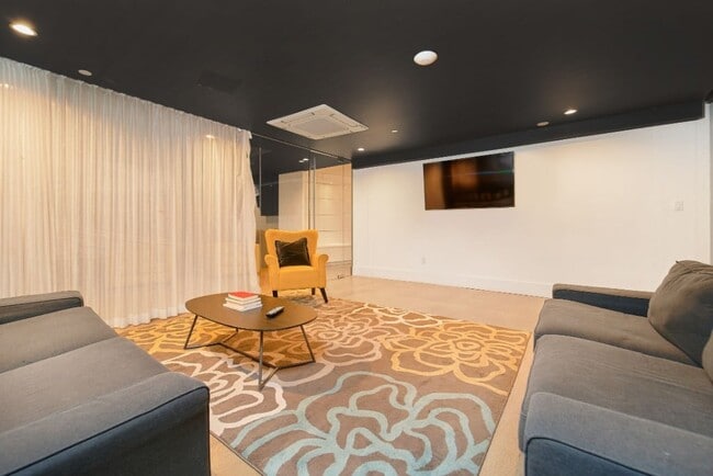 Building Photo - Luxury One Bedroom in Bushwick