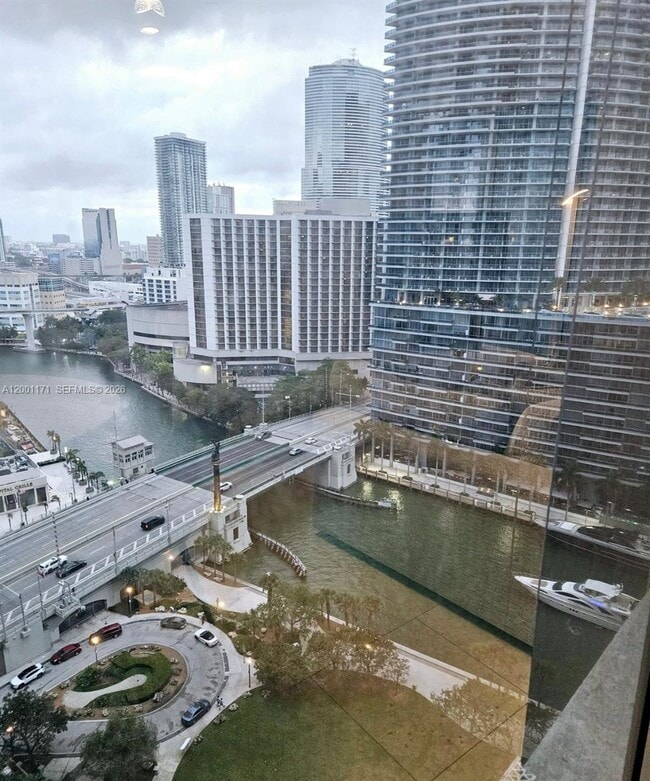 Building Photo - 475 Brickell Ave