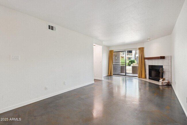 Building Photo - 205 N 74th St