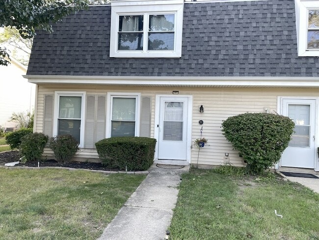 Primary Photo - 21R Fernwood Dr