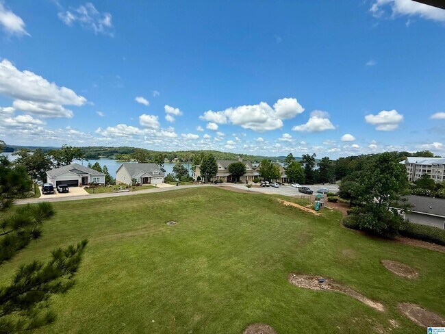 Building Photo - 475 River Forest Ln