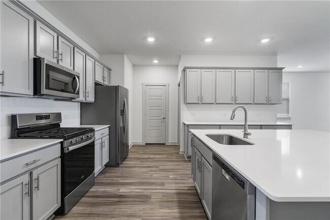 Building Photo - Gorgeous home available August 1!
