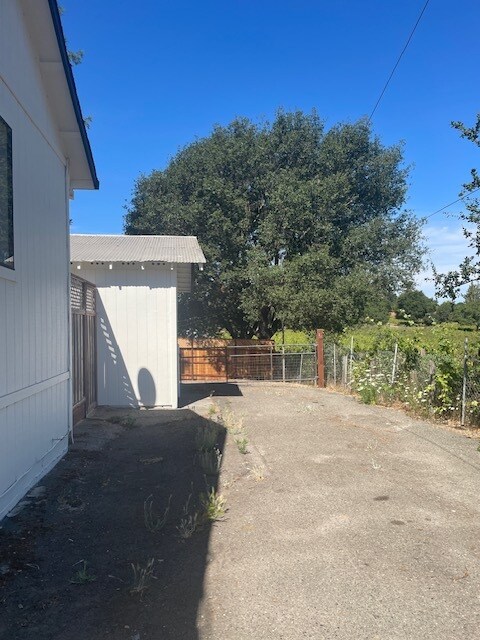 Building Photo - 1020 Stony Glen Ln