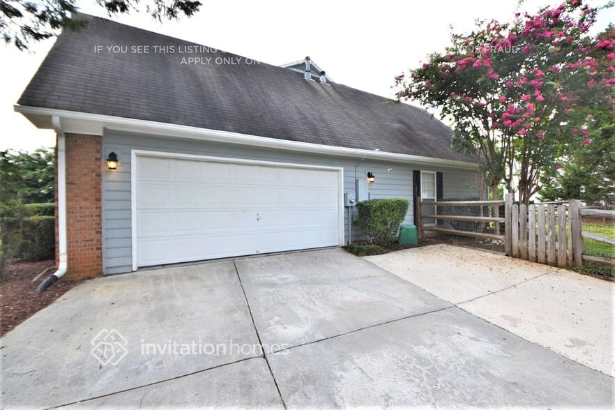 Building Photo - 17113 Cabernet Ct