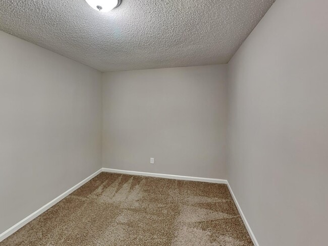 Building Photo - 5913 Sycamore Manor Cove