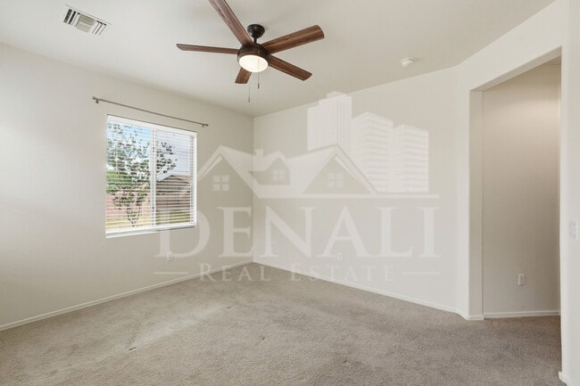 Building Photo - 584 N Highlands Grove Ln