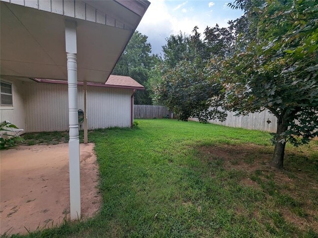 Building Photo - 2116 Oakvista Cir