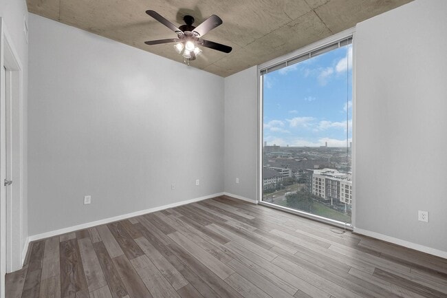 Building Photo - 5925 Almeda Rd