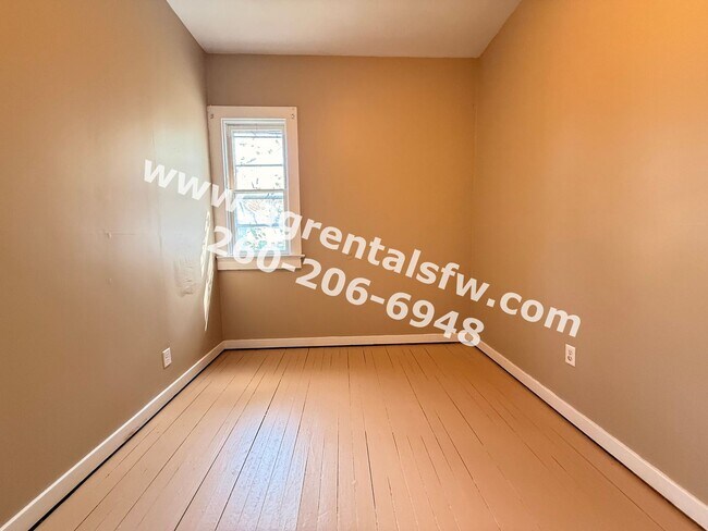 Building Photo - 911 W Creighton Ave