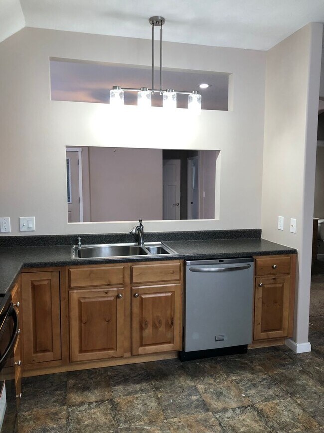 Building Photo - 819 S Main Ave