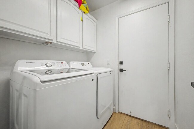 Building Photo - 8352 W San Juan Ave