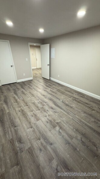Building Photo - 24 Ridgewood Ln