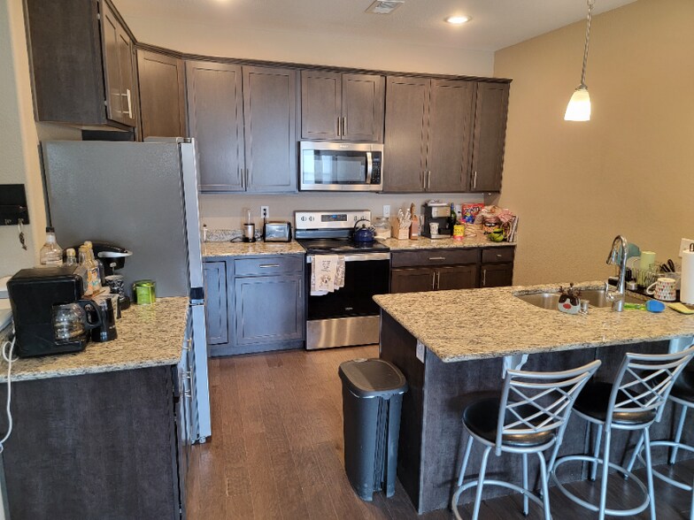 Building Photo - 3039 Upland Dr