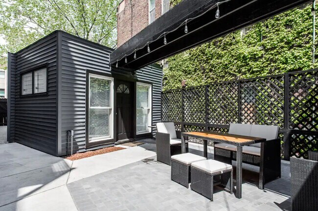 Building Photo - 1707 S Newberry Ave