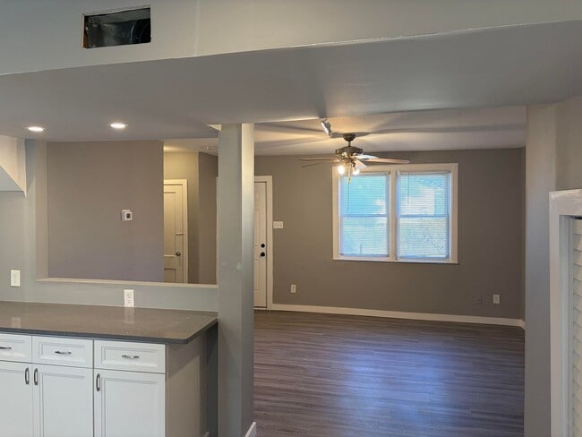 Building Photo - Newly Renovated 2 Story Townhouse in Garde...