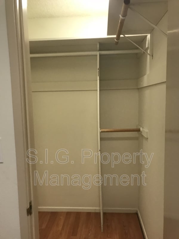Building Photo - 1124 E Doran St