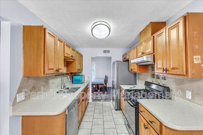 Building Photo - 11403 Largo Dr