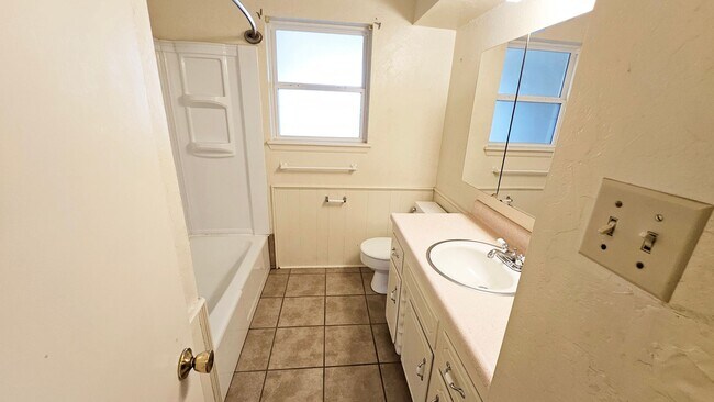 Building Photo - Charming 3-Bedroom Home in the Moore School District