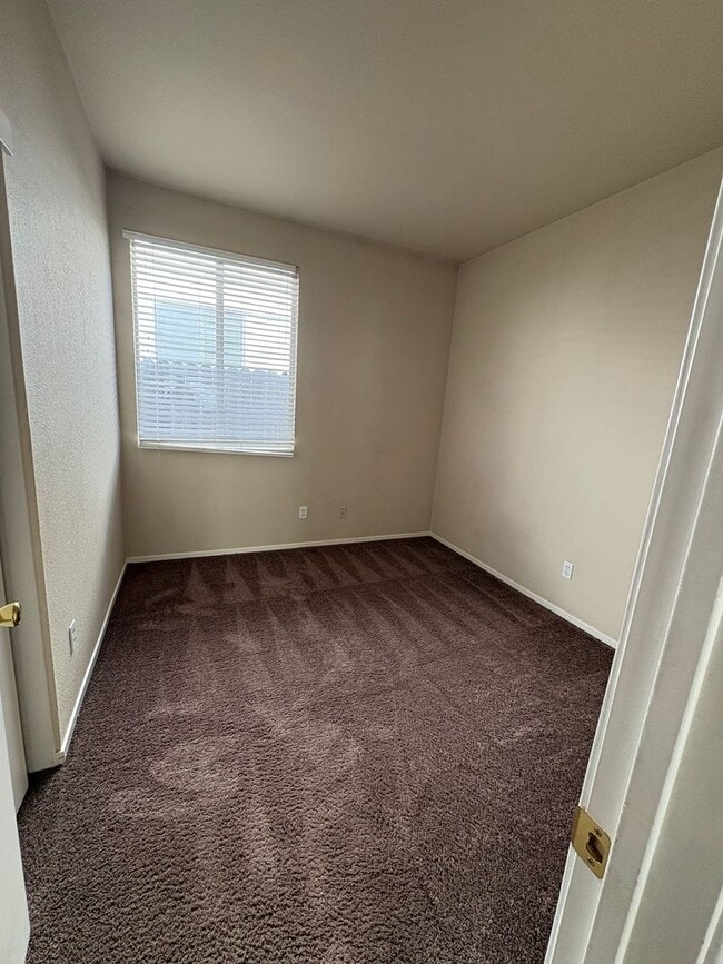 Building Photo - Beautiful 3bed/2bathroom Home in West Sac