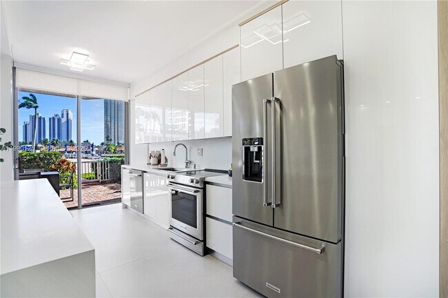 Building Photo - 19101 NE 36th Pl