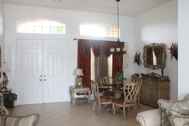 Building Photo - 627 NW 38th Pl