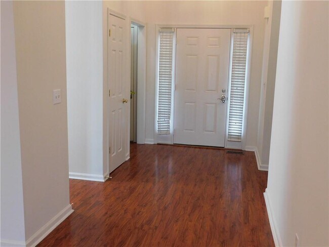 Building Photo - 1570 Hill Crossing Ct