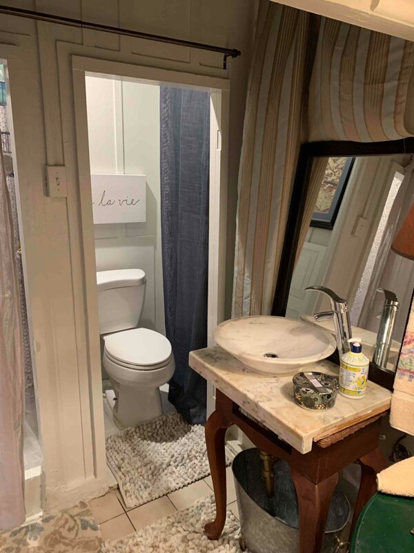 Building Photo - 214 Kuliouou Rd