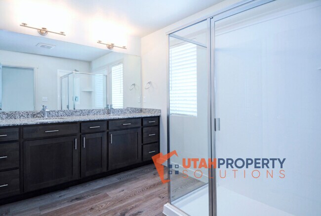 Building Photo - 1042 W 430 S