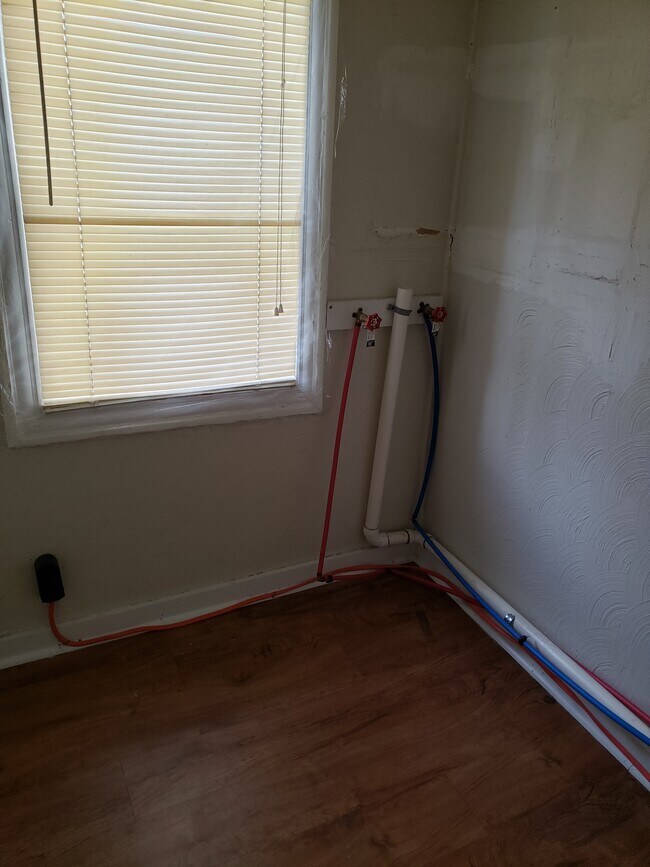 Laundry Room - 726 1st St