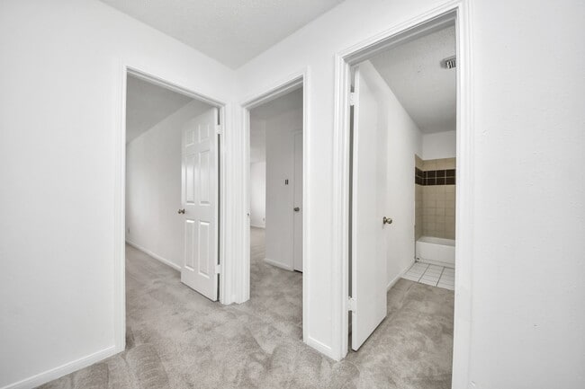 Building Photo - 15534 Weldon Dr