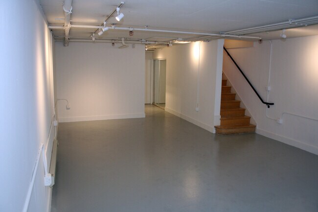 Building Photo - 2412 Harrison St