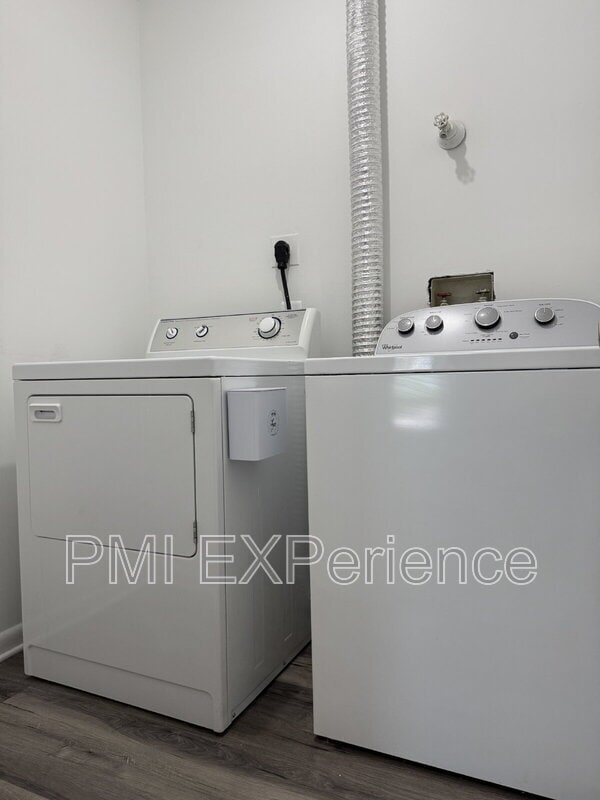 Building Photo - 1023 Spring Valley Ct