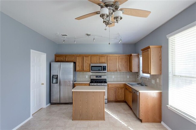 Building Photo - 1415 Fort LLoyd Pl
