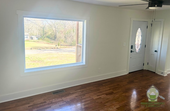 Building Photo - 904 Staunton Bridge Rd