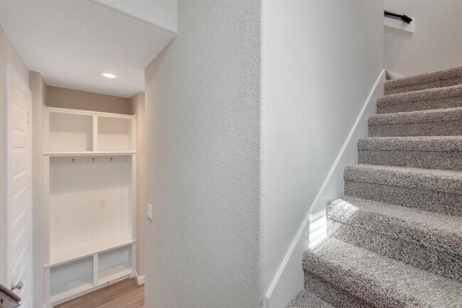 Building Photo - 9814 Magnolia Village Ln