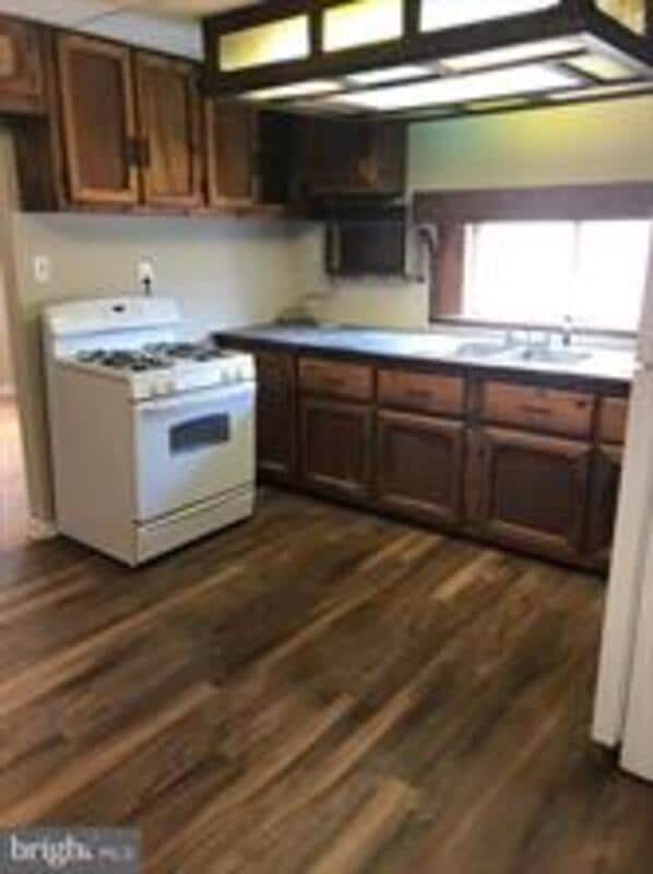 Building Photo - 235 Riverview Ave