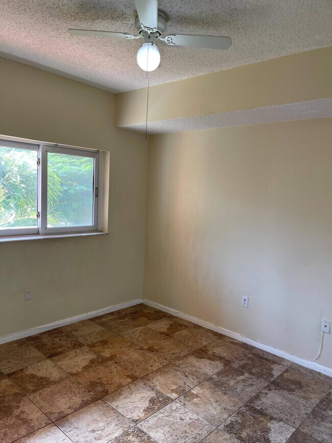 Building Photo - 6984 SW 39th St