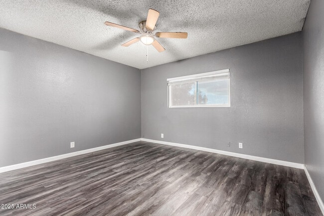 Building Photo - 286 W Palomino Dr