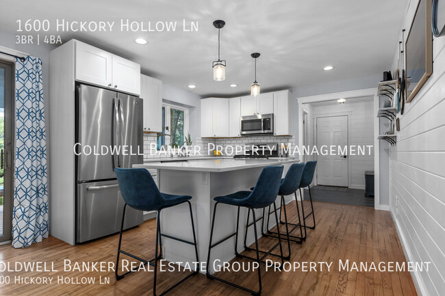 Building Photo - 1600 Hickory Hollow, Menasha