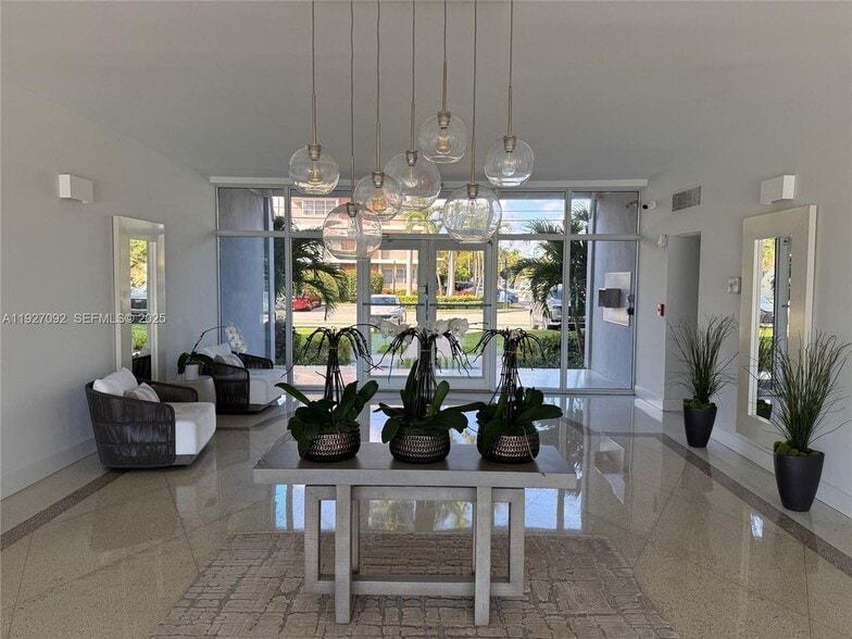 Building Photo - 9381 E Bay Harbor Dr