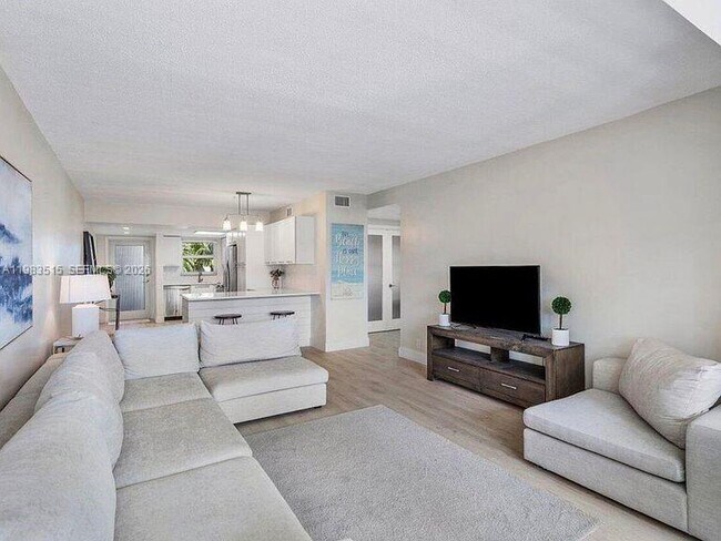 Building Photo - 40 Isle of Venice Dr