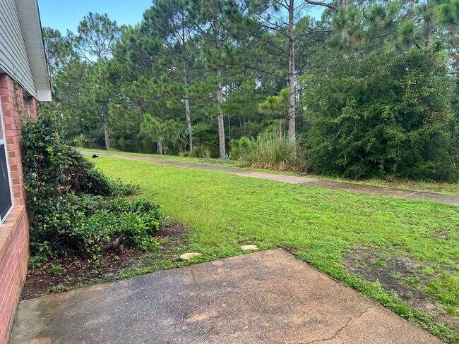 Building Photo - Located in the gated community of Parker's...