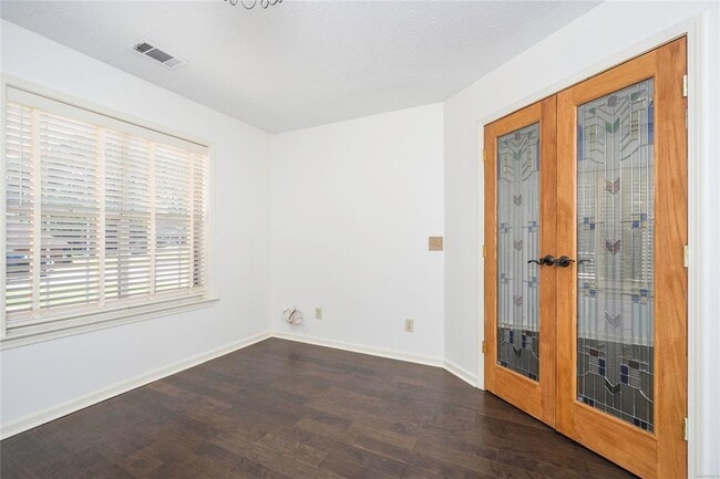 Building Photo - 561 Pine Tree Ln