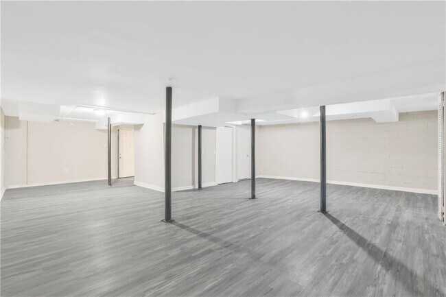 Building Photo - 3325 Kingfisher Dr