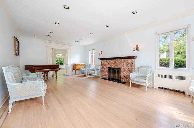 Building Photo - 1 Parkside Dr