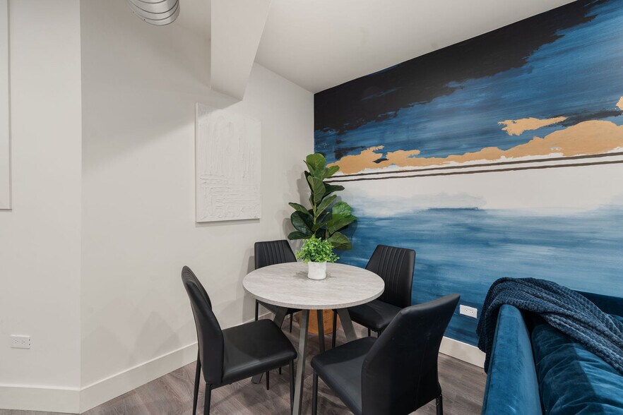 Building Photo - 1543 N Claremont Ave