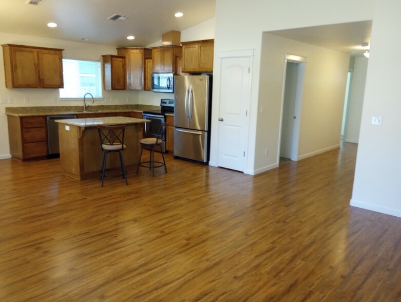 Building Photo - 1317 NW Conklin Ave