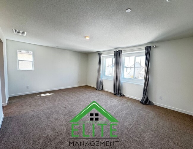 Building Photo - Spacious 4-Bedroom, 3-Bath Home in Prime E...