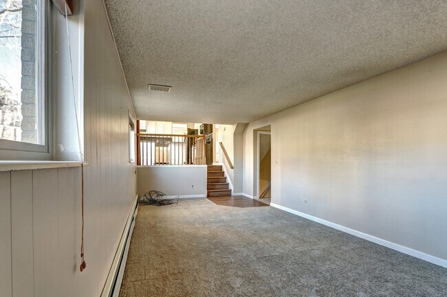 Building Photo - Charming Cul-De-Sac Home Near Downtown Castle Rock. Fantastic Fenced Backyard!